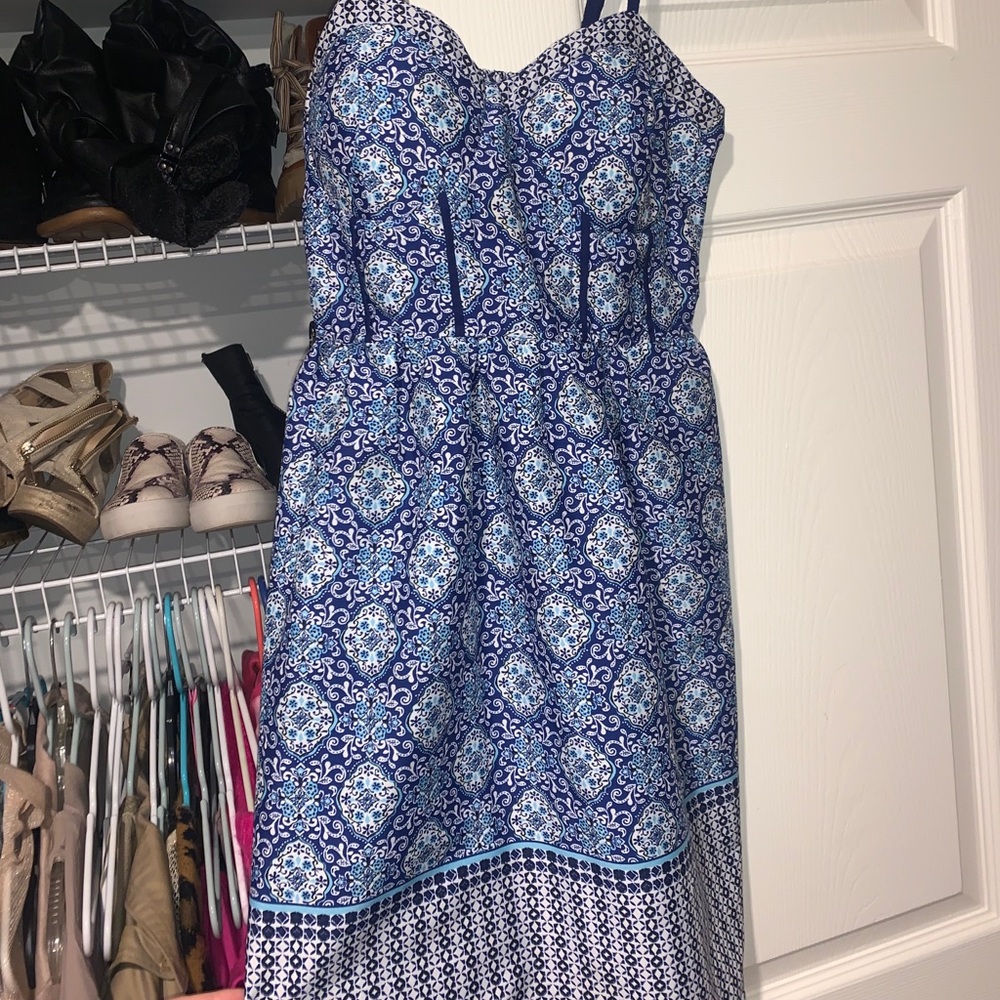 Silky summer dress with pockets!